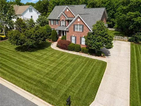 7 Owls Roost Ct, Greensboro, NC 27410