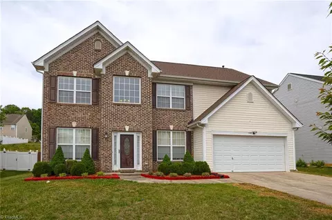1336 Pondhaven Dr, High Point, NC 27265