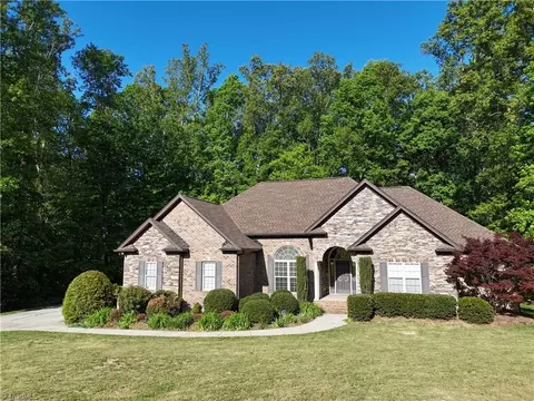 5338 Mckinney Ct, Walkertown, NC 27051