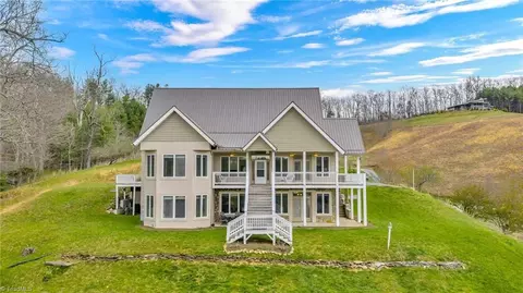 361 Osprey Pl, West Jefferson, NC 28694