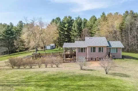 Exterior - 931 Maple Shade Rd, Laurel Fork, VA 24352 photo 4 of 10