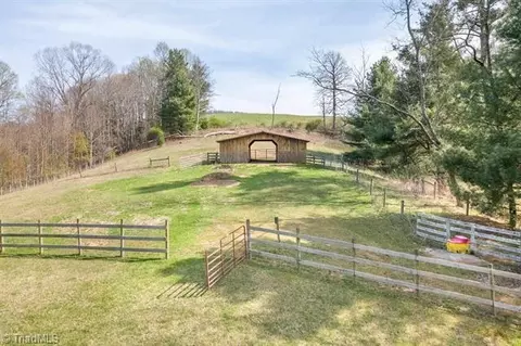 Exterior - 931 Maple Shade Rd, Laurel Fork, VA 24352 photo 5 of 10