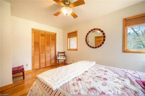 Bedroom - 931 Maple Shade Rd, Laurel Fork, VA 24352 photo 4 of 6