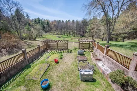 Exterior - 931 Maple Shade Rd, Laurel Fork, VA 24352 photo 8 of 10