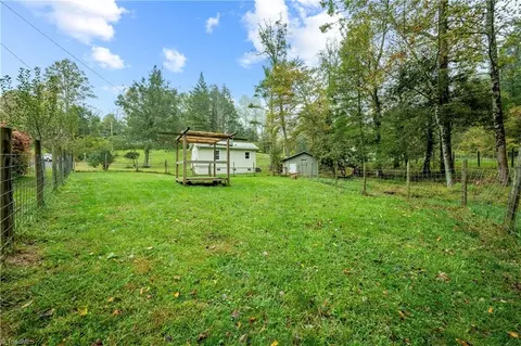 Exterior - 487 Dry Twig Rd, Laurel Fork, VA 24352 photo 5 of 10