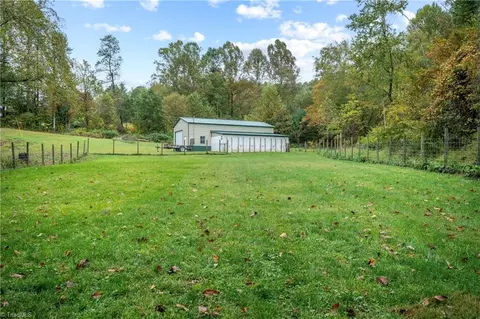 Exterior - 487 Dry Twig Rd, Laurel Fork, VA 24352 photo 8 of 10