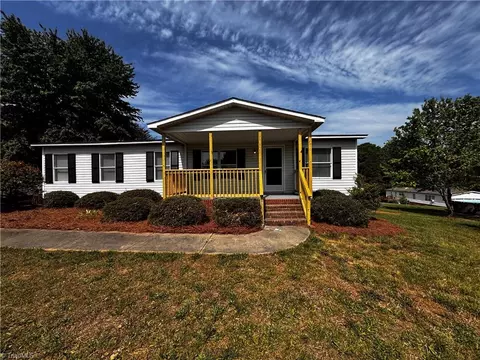 108 Clarmont Dr, King, NC 27021 photo 2