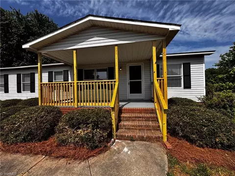 108 Clarmont Dr, King, NC 27021 photo 3