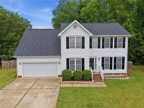 4004 Auburn Hills Dr, Greensboro, NC 27407