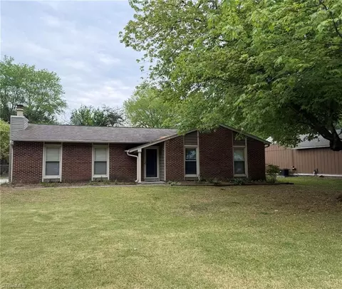 2807 Lamroc Rd, Greensboro, NC 27407