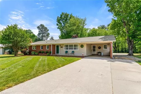 116 Lakeview Cir, Thomasville, NC 27360