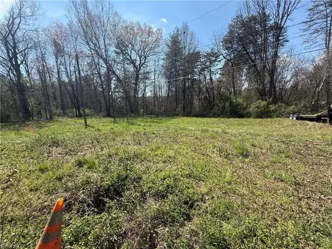 30045 30089 3013 Rent Rd, Yadkinville, NC 27055