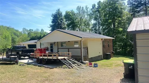504 George Surratt Rd, Lexington, NC 27295