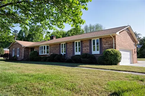 1521 Nc Highway 87 N, Elon, NC 27244