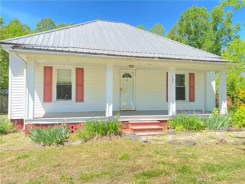 607 Forbes St, Eden, NC 27288