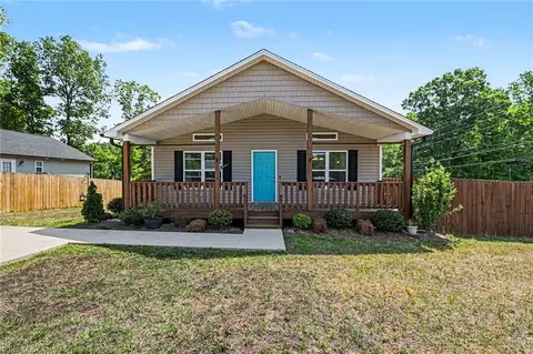 211 Bethlehem Ave, Thomasville, NC 27360