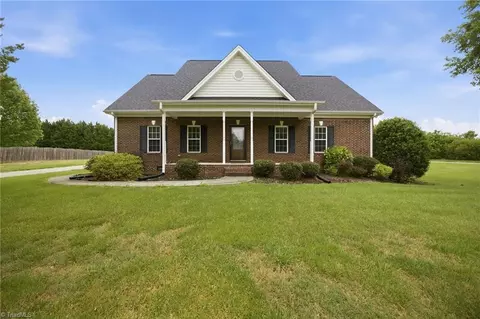 293 Rock House Rd, Winston Salem, NC 27127