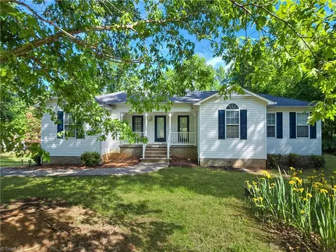 148 Pinta Ct, Thomasville, NC 27360