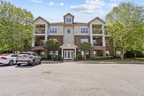 200 Lennox Dr #2D, Jamestown, NC 27282