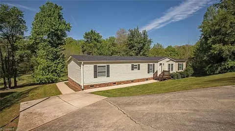 100 Tori Ln, Lexington, NC 27295
