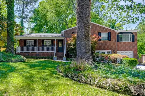 2832 Kensington Rd, Winston Salem, NC 27106