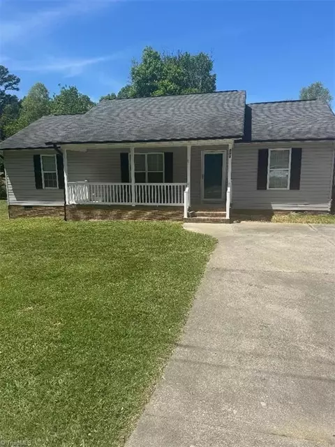 207 Willowbrook Dr, Thomasville, NC 27360