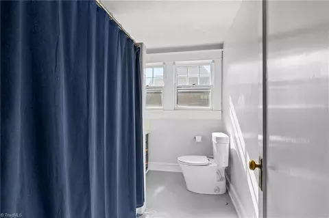 Bath - 413 Edgedale Dr, High Point, NC 27262 photo 3 of 4