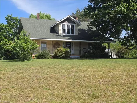 2729 Asbury Rd, Mount Airy, NC 27030