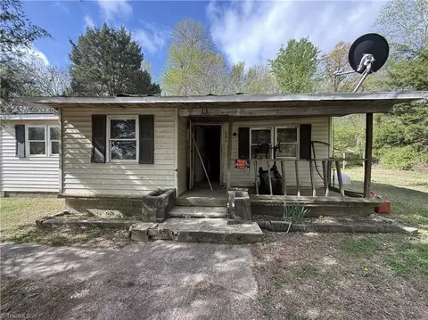 682 Gwynns Chapel Rd, Pelham, NC 27311