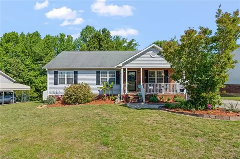 5 Hamilton Ct, Thomasville, NC 27360