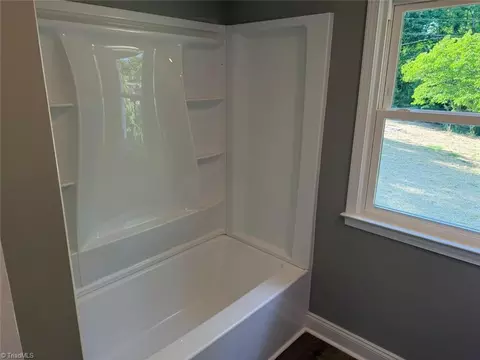 Bath - 245 Logan Ct, King, NC 27021 photo 3 of 7