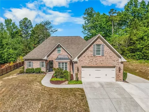 135 Bay Tree Ln, Thomasville, NC 27360