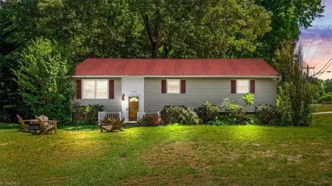 2250 Willow Bend Dr, Kernersville, NC 27284