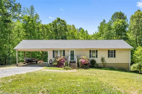 489 Eddinger Rd, Thomasville, NC 27360