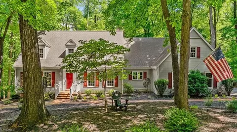 5965 Woodfield Dr, Kernersville, NC 27284