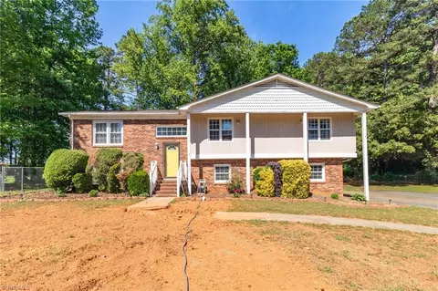 2335 Crestview Way, Winston Salem, NC 27103