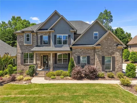 2919 Wynnewood Dr, Greensboro, NC 27408