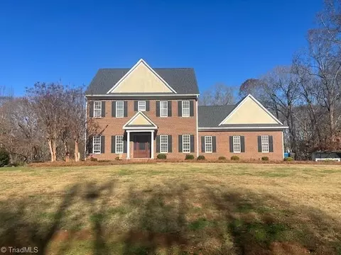 129 Walnut Ave, Yadkinville, NC 27055