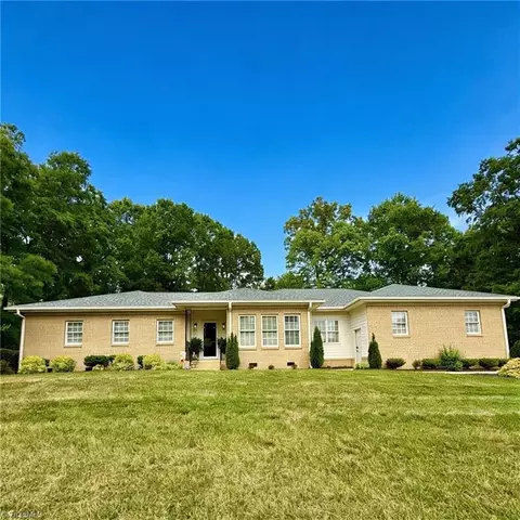 1005 Colonial Dr, Albemarle, NC 28001