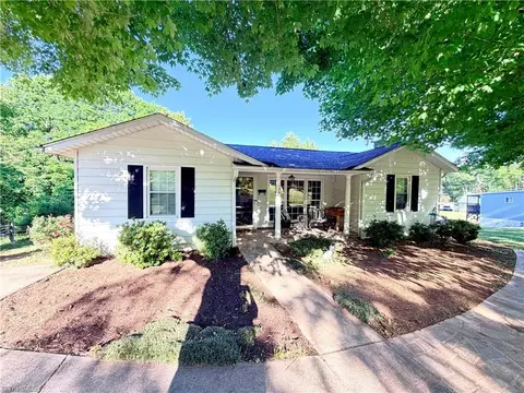 126 Auburn Ave, Elkin, NC 28621