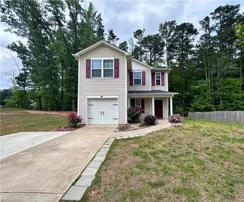 821 Oak Bend Dr, Asheboro, NC 27203