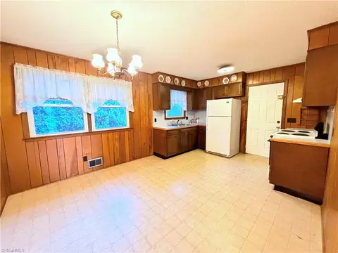 Kitchen - 581 Martin Byrd Rd, Elkin, NC 28621 photo 1 of 2