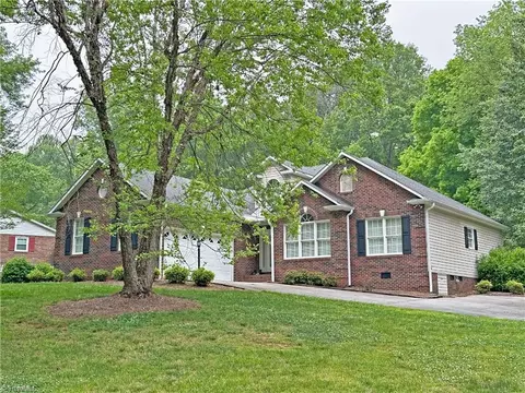 136 Valleybrook Dr, Elkin, NC 28621