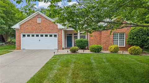 140 Honeyridge Ct, Lewisville, NC 27023