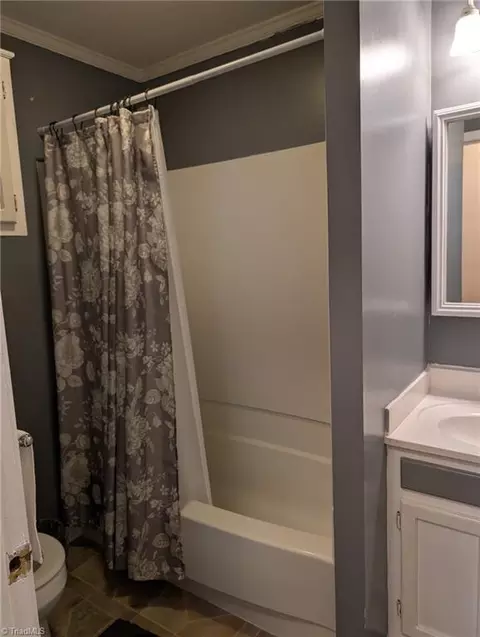 Bath - 4909 Colonial Cir, Trinity, NC 27370 photo 1 of 2
