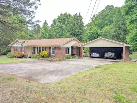 4909 Colonial Cir, Trinity, NC 27370