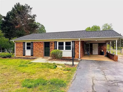 1285 Meadowbrook Dr, King, NC 27021