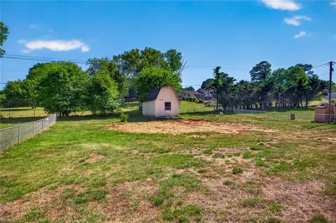 Exterior - 1285 Meadowbrook Dr, King, NC 27021 photo 8 of 10