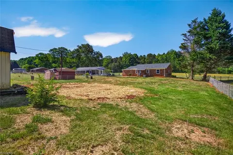 Exterior - 1285 Meadowbrook Dr, King, NC 27021 photo 9 of 10