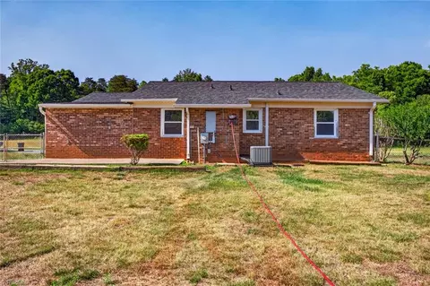 Exterior - 1285 Meadowbrook Dr, King, NC 27021 photo 6 of 10